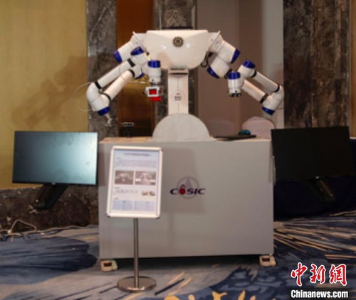 航天智能制造高峰论坛厦门开幕 AR协作机器人精彩亮相