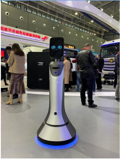猎豹移动机器人亮相网络安全智能制造大会 引与会者高度关注